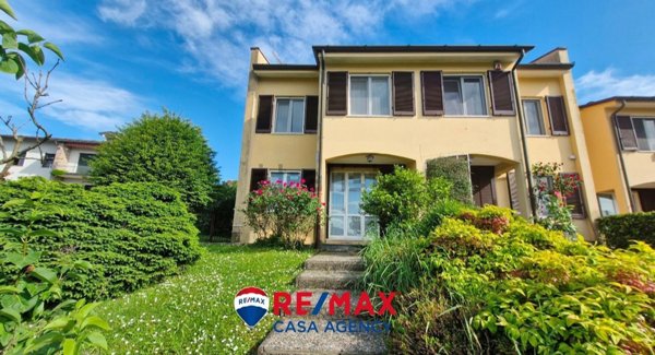 casa indipendente in vendita a Buguggiate