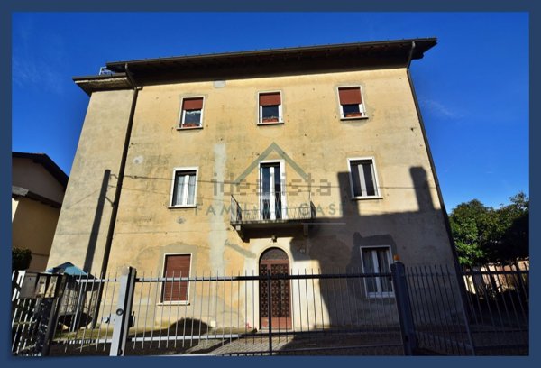 appartamento in vendita a Buguggiate
