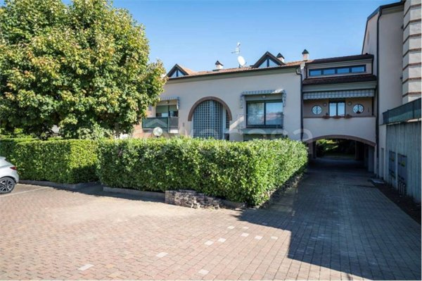 appartamento in vendita a Buguggiate