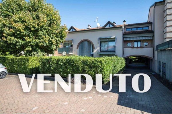 appartamento in vendita a Buguggiate