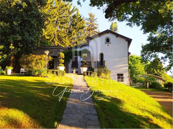 casa indipendente in vendita a Buguggiate