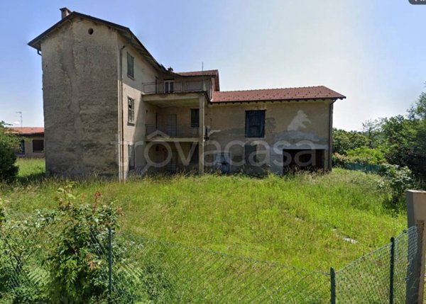 casa indipendente in vendita a Buguggiate