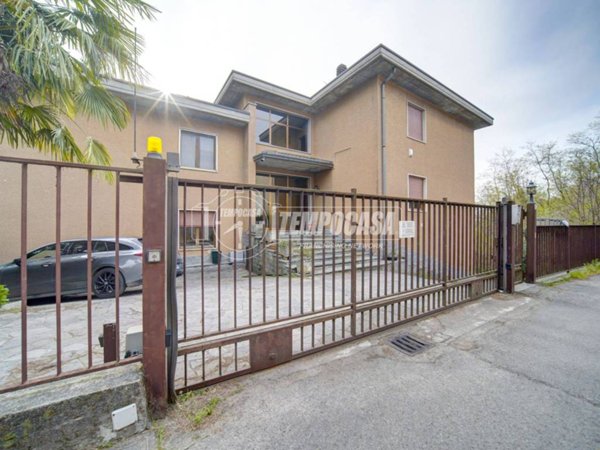 appartamento in vendita a Buguggiate