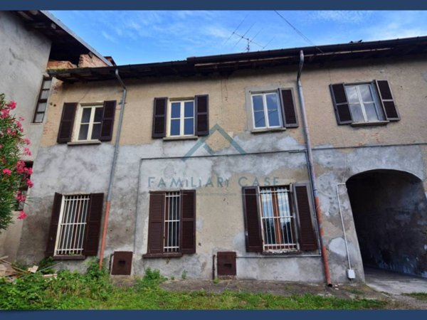 casa indipendente in vendita a Buguggiate