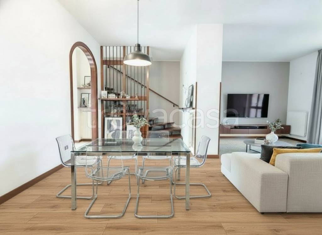 casa indipendente in vendita a Buguggiate