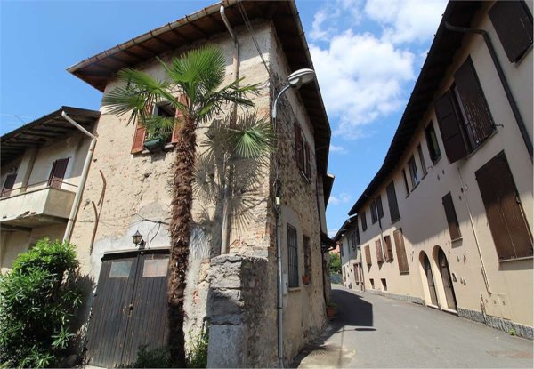 casa semindipendente in vendita a Buguggiate