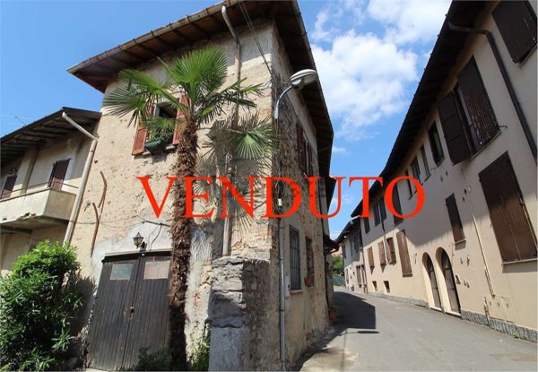 casa semindipendente in vendita a Buguggiate