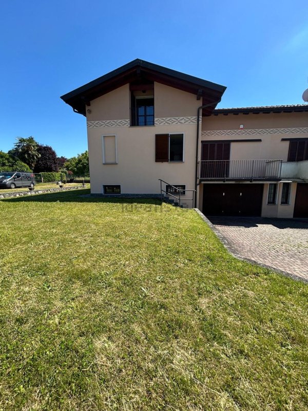 casa indipendente in vendita a Buguggiate