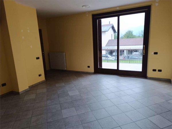 casa indipendente in vendita a Buguggiate