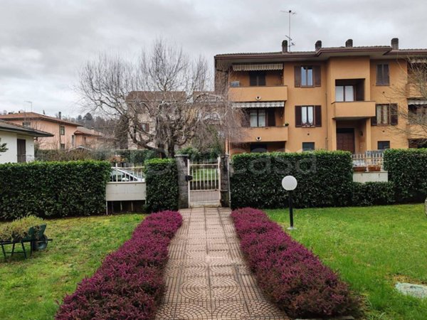 appartamento in vendita a Buguggiate