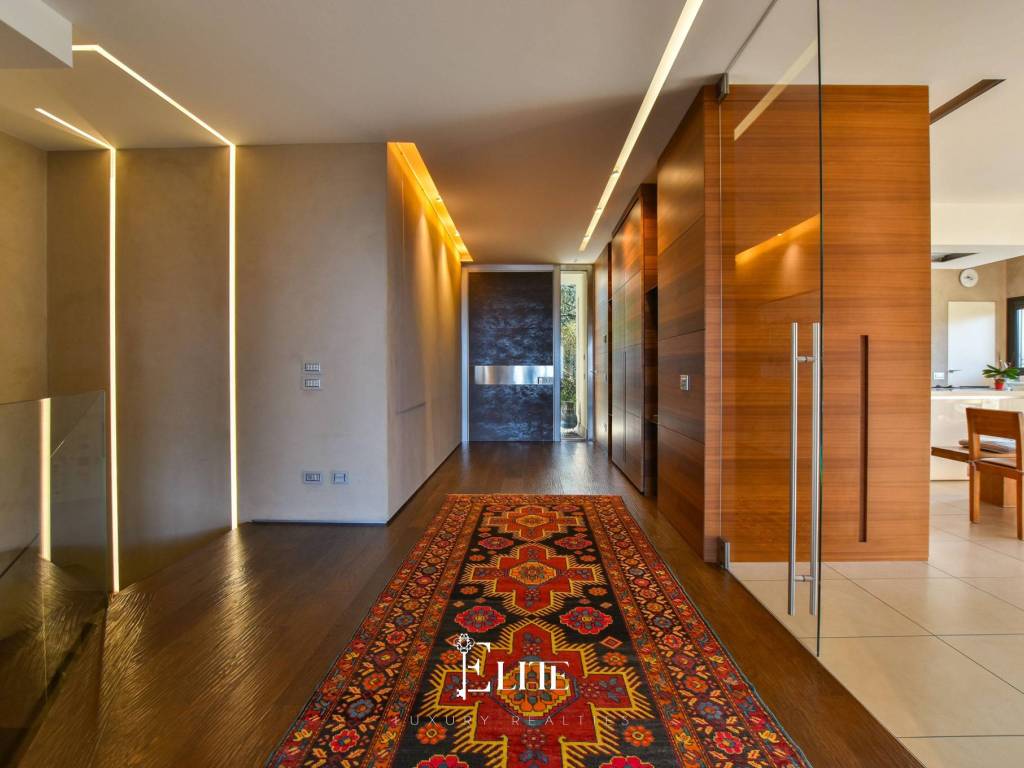 casa indipendente in vendita a Buguggiate