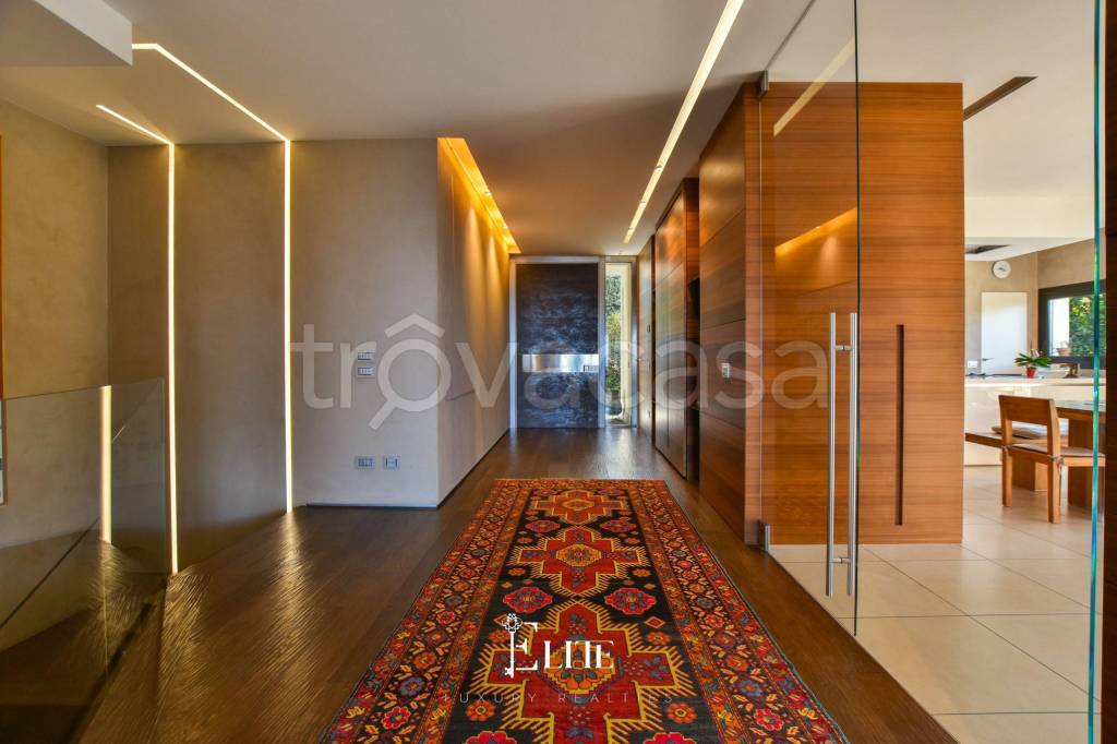 casa indipendente in vendita a Buguggiate