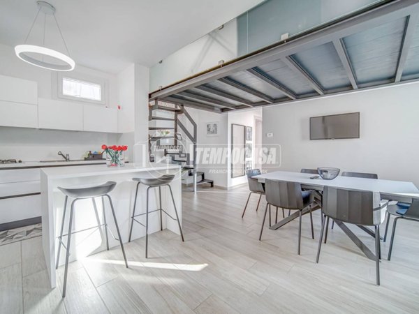 appartamento in vendita a Buguggiate