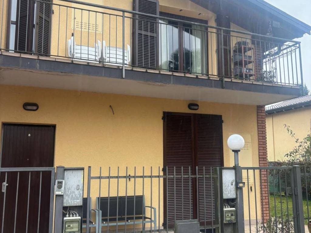 appartamento in vendita a Buguggiate