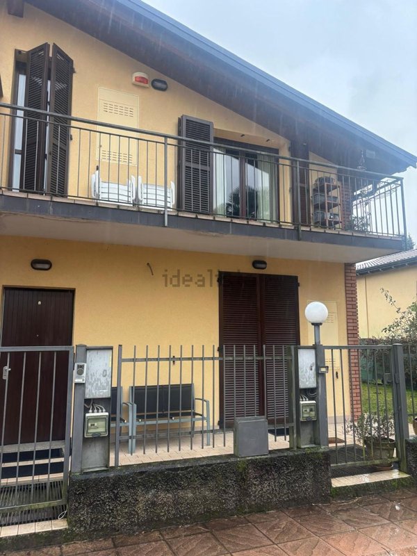 appartamento in vendita a Buguggiate