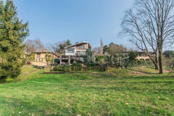 casa indipendente in vendita a Buguggiate