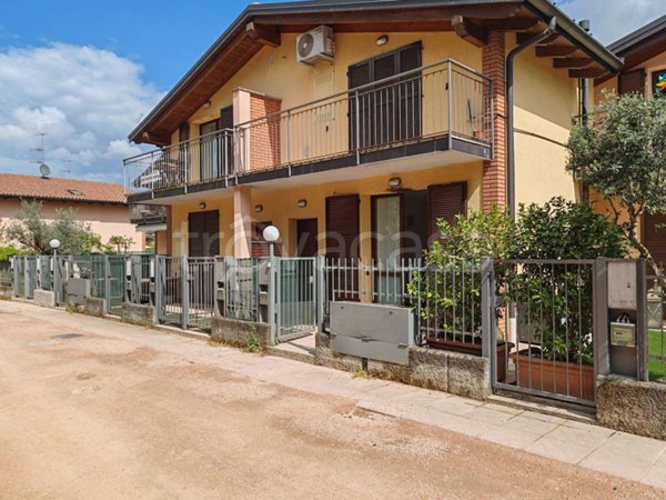 appartamento in vendita a Buguggiate