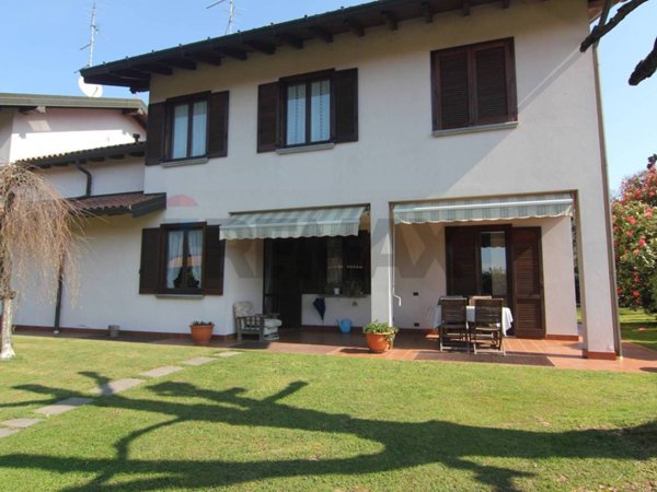 casa indipendente in vendita a Buguggiate