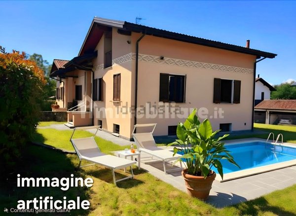 casa indipendente in vendita a Buguggiate