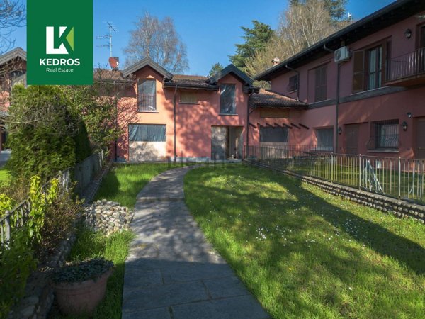 casa indipendente in vendita a Buguggiate