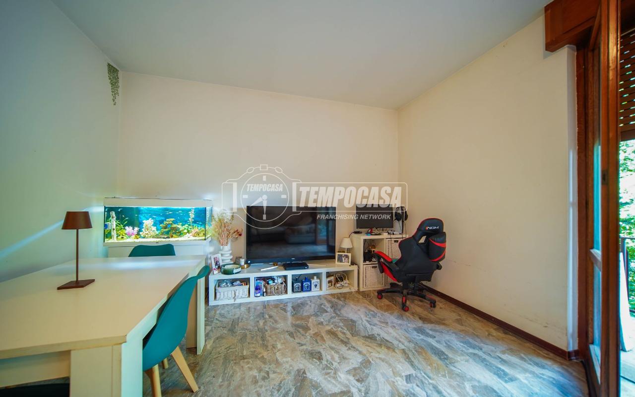 appartamento in vendita a Buguggiate