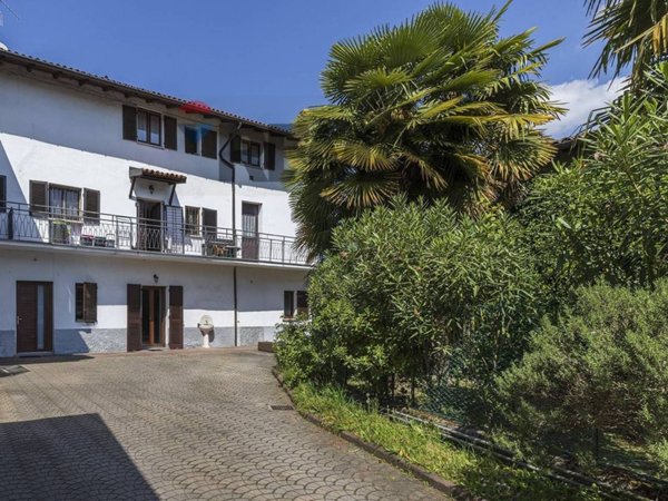 appartamento in vendita a Buguggiate