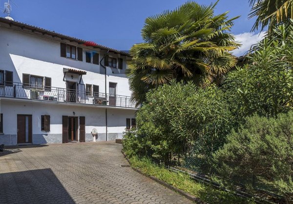 appartamento in vendita a Buguggiate