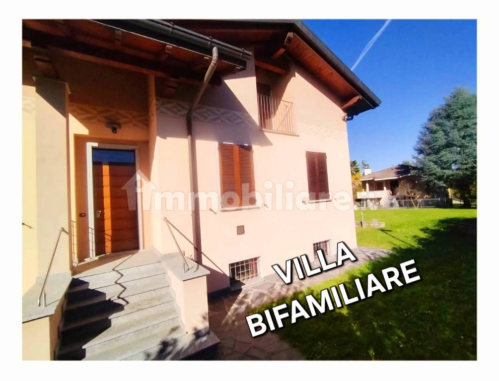 casa indipendente in vendita a Buguggiate