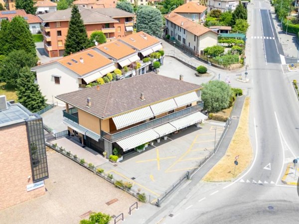 intera palazzina in vendita a Buguggiate