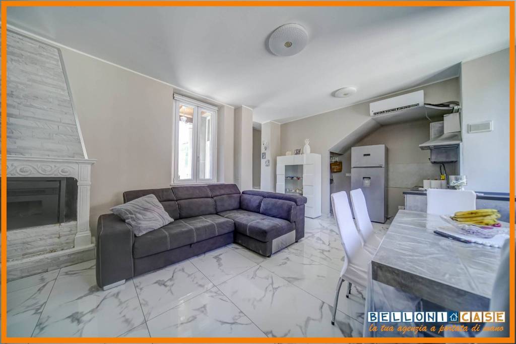 casa indipendente in vendita a Buguggiate