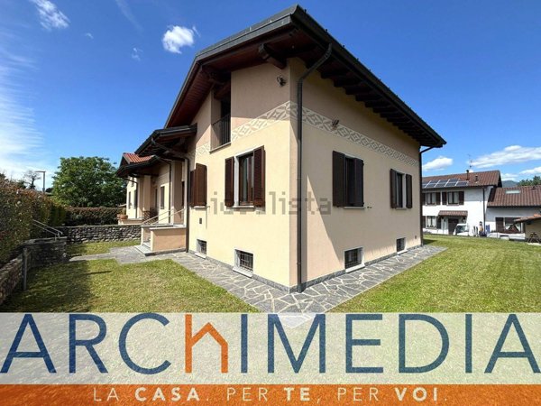 casa indipendente in vendita a Buguggiate