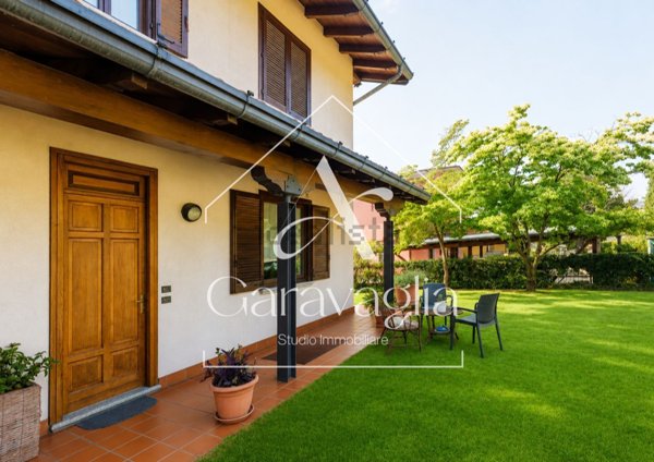 casa indipendente in vendita a Buguggiate
