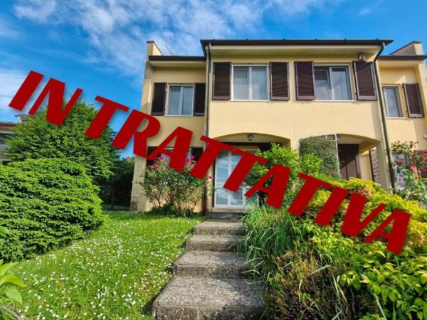 casa indipendente in vendita a Buguggiate