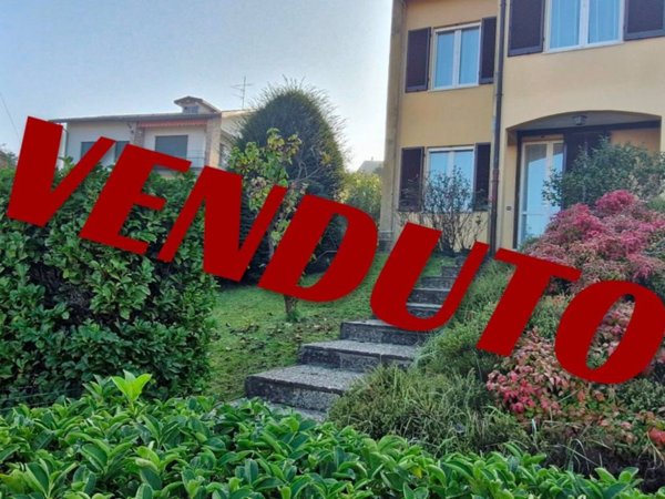 casa indipendente in vendita a Buguggiate