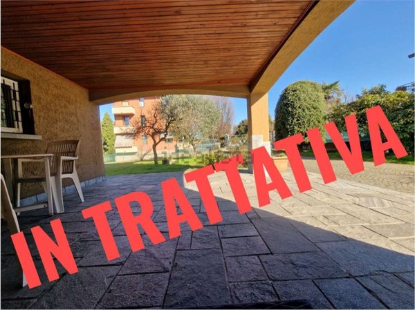 casa indipendente in vendita a Buguggiate