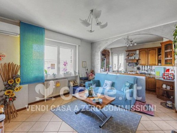 appartamento in vendita a Buguggiate