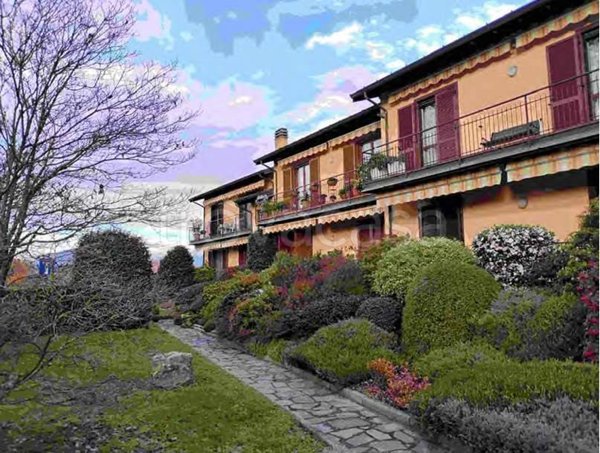 casa indipendente in vendita a Buguggiate