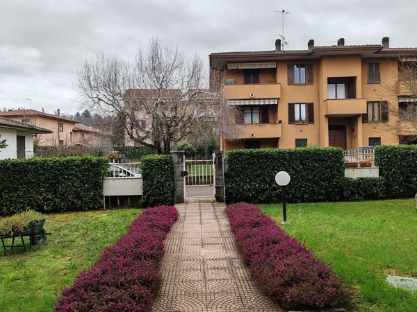 appartamento in vendita a Buguggiate