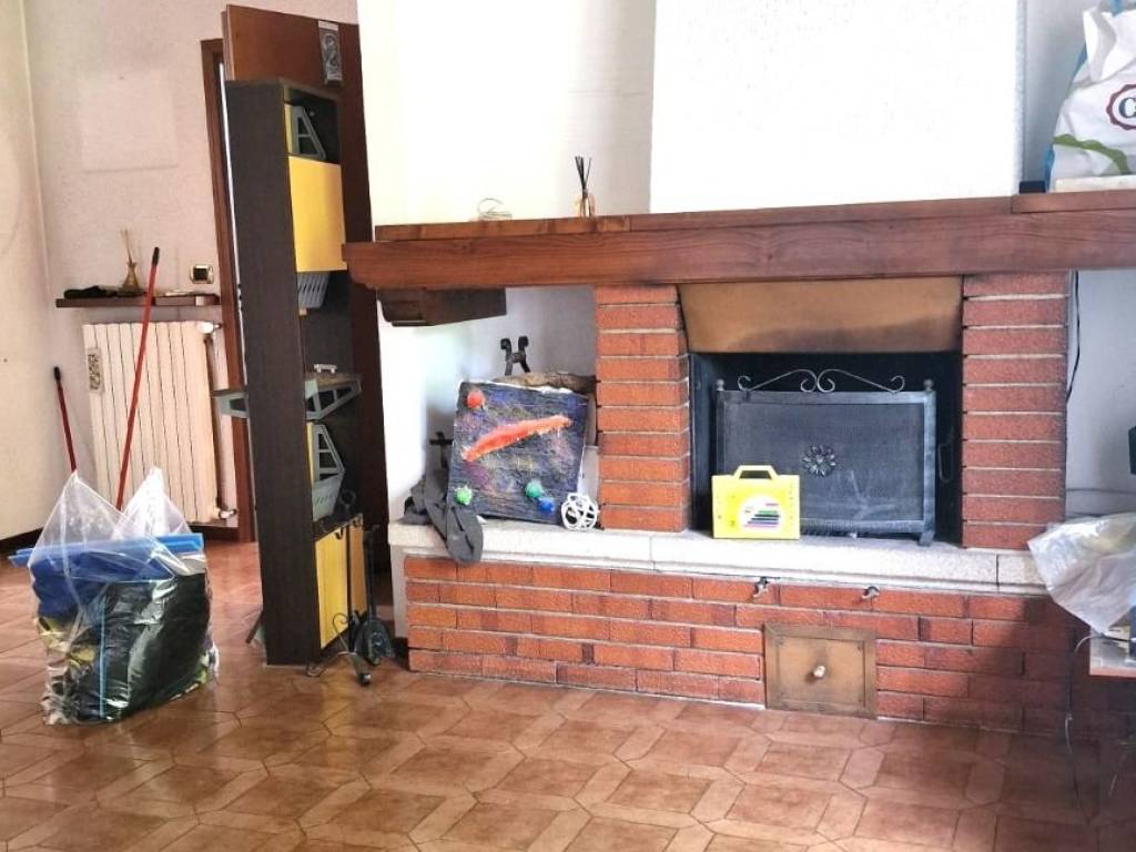 appartamento in vendita a Buguggiate