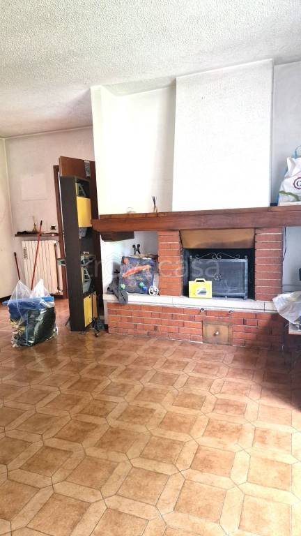 appartamento in vendita a Buguggiate