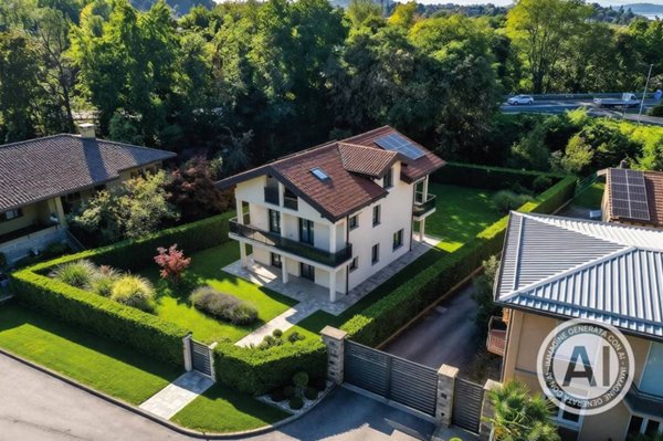 casa indipendente in vendita a Buguggiate