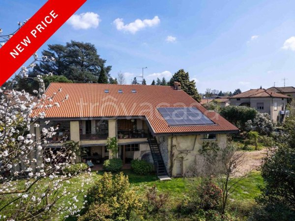 casa indipendente in vendita a Buguggiate