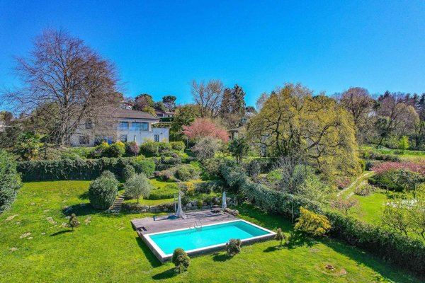 casa indipendente in vendita a Buguggiate