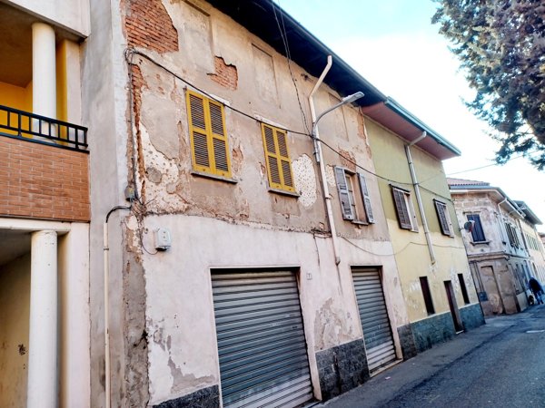 casa indipendente in vendita a Busto Arsizio in zona Borsano