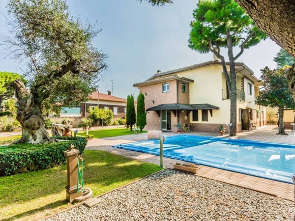 casa indipendente in vendita a Busto Arsizio