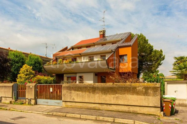 casa indipendente in vendita a Busto Arsizio