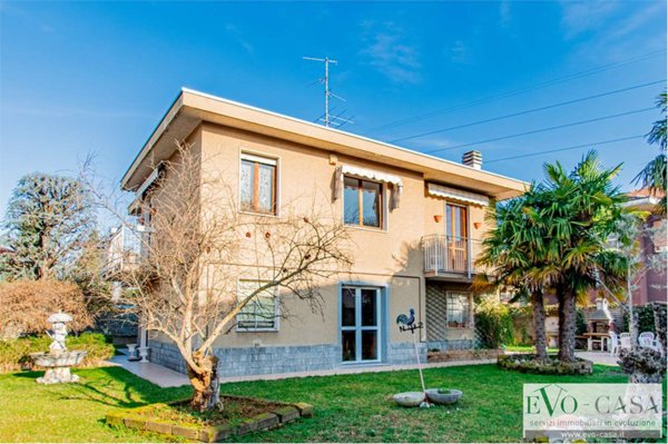 casa indipendente in vendita a Busto Arsizio in zona Borsano