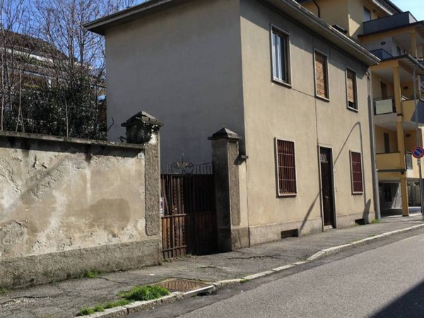 casa indipendente in vendita a Busto Arsizio