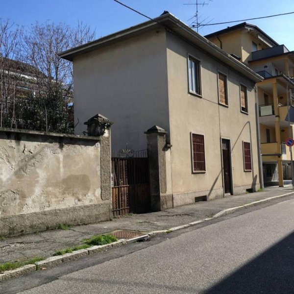 casa indipendente in vendita a Busto Arsizio