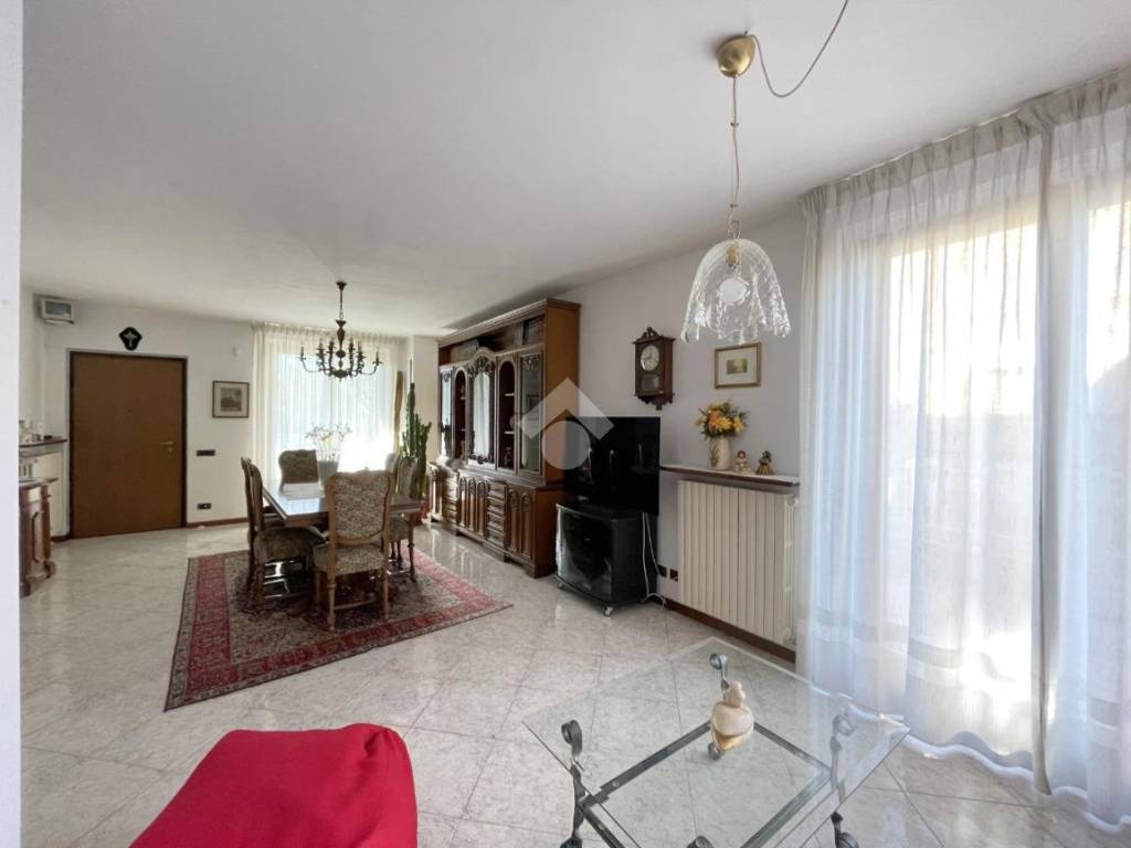 casa indipendente in vendita a Busto Arsizio